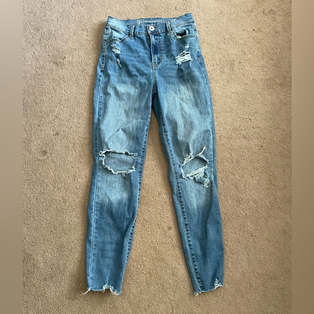 No Boundaries Ripped Blue Jeans